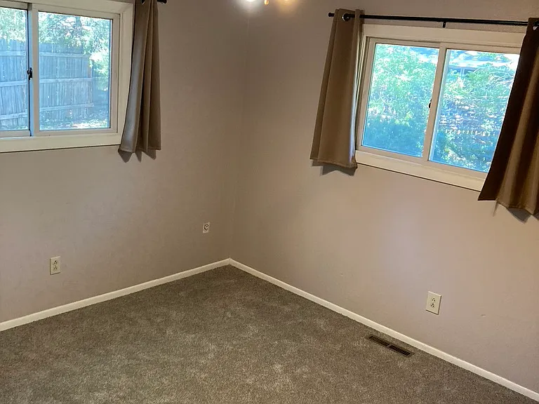 1213 Skyline Dr — Photo 14