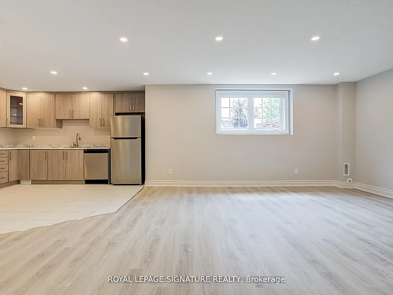 16 Dancing Waters Rd #BASEMENT — Photo 9