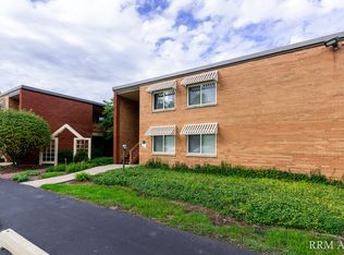 607 W Park Ave APT 101, Libertyville, IL 60048