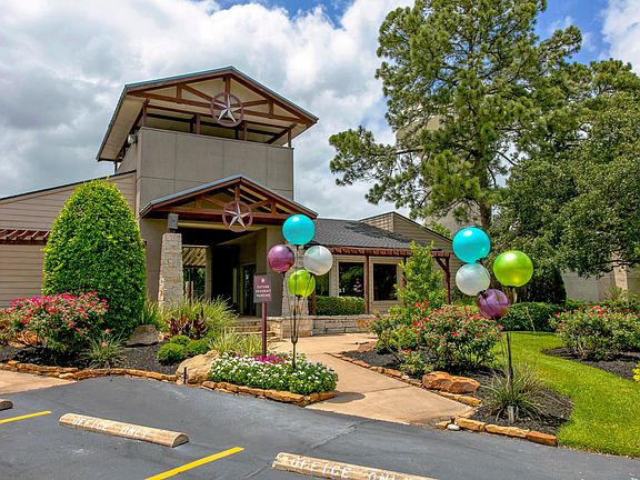 2nd image of 1601 Holleman Dr #1