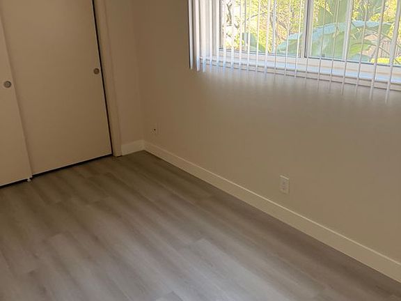 5th image of 1405 Oak Grove Ave #107