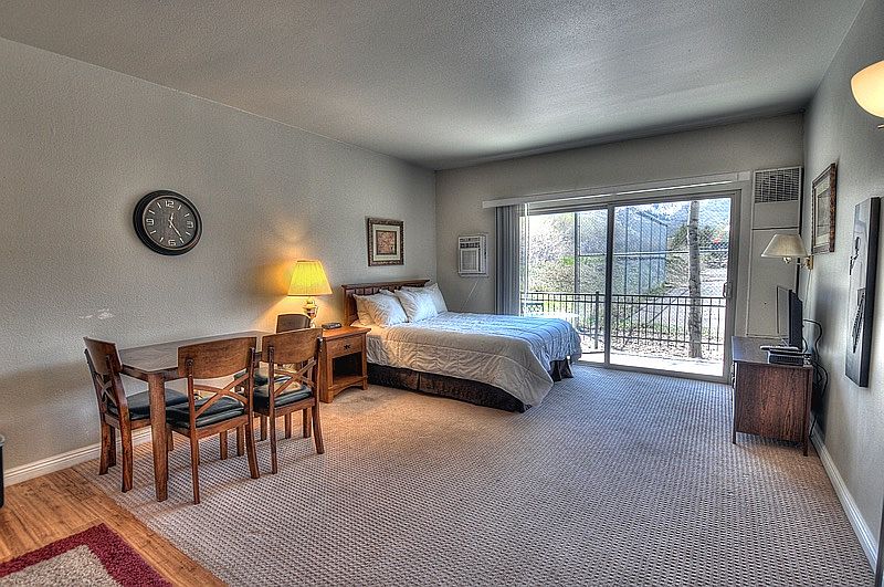 Main Room - Queen Bed, dining area