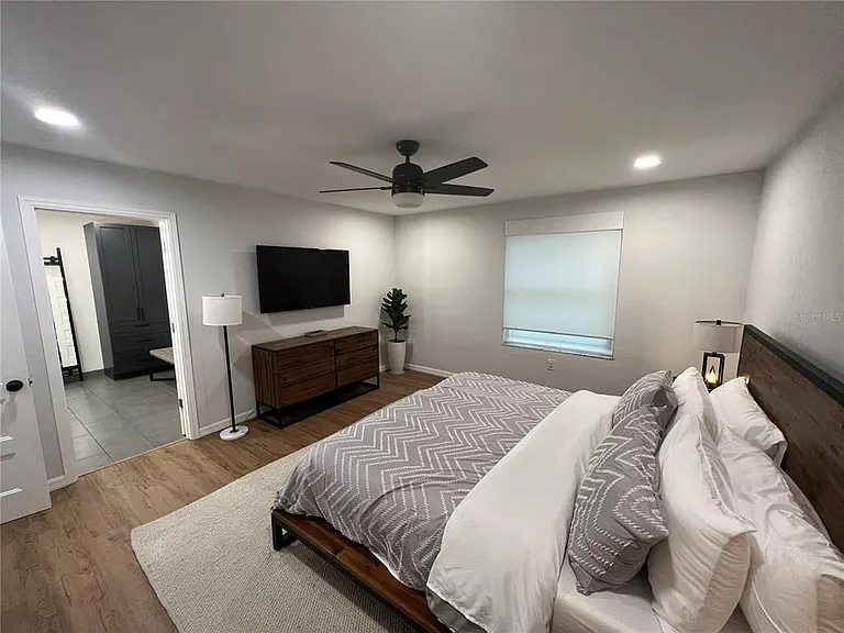 3745 SW 6th Pl — Photo 40