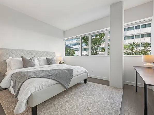 800 Avenue At Port Imperial image 13 of 28