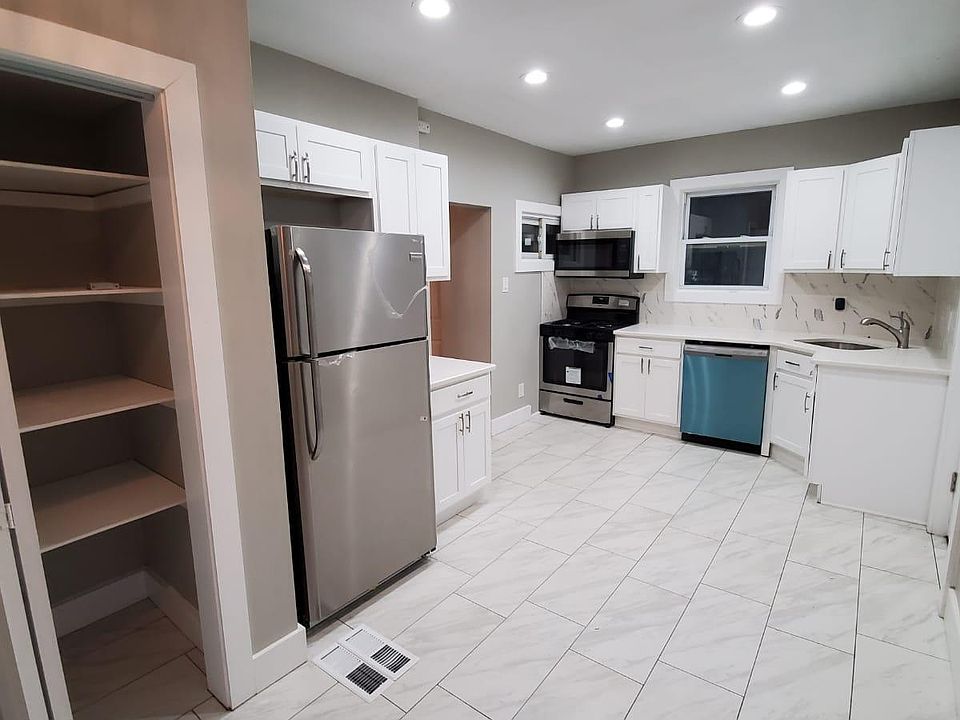 1st image of 23 N Burnett St #C4