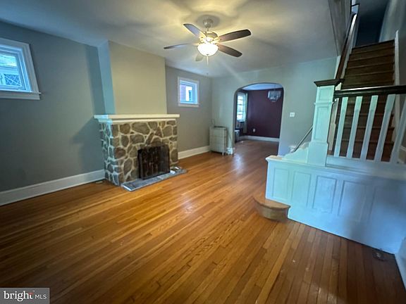 5th image of 313 W Seymour St