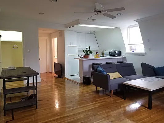 Rented by Frank Valvo Real Estate | media 2