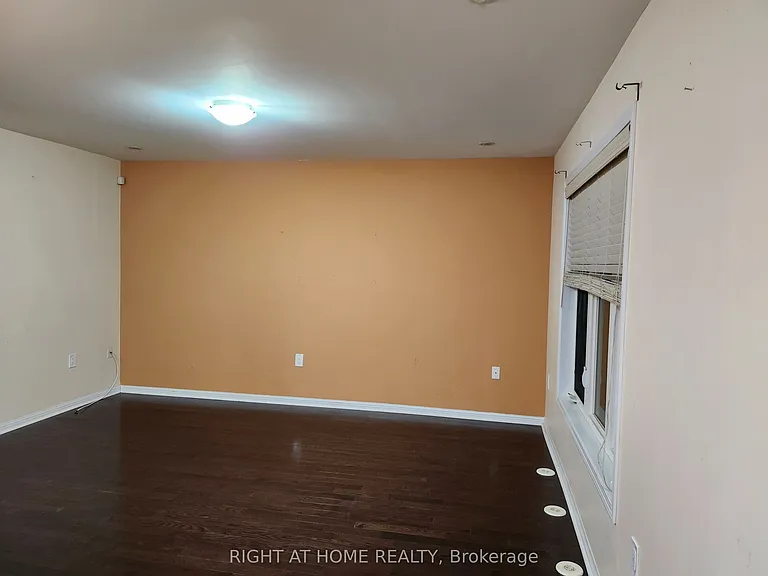 786 Bolingbroke Dr — Photo 7