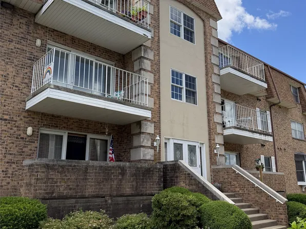 516 Lincoln St APT 303, Pella, IA 50219
