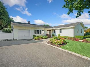 28 Long Bow Ln, Commack, NY 11725