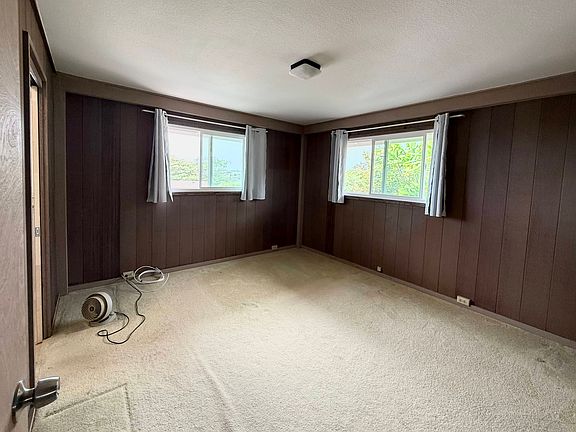 Bedroom #1- Primary (1/2)