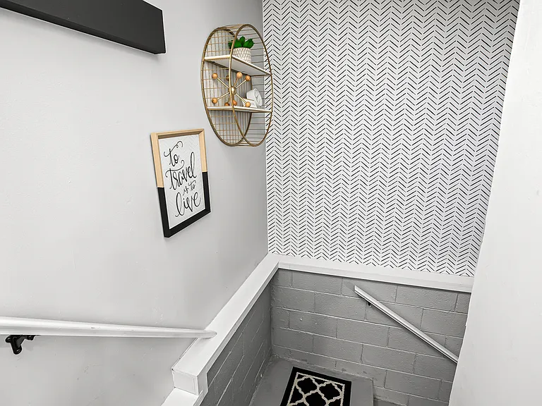 117 N West St — Photo 24