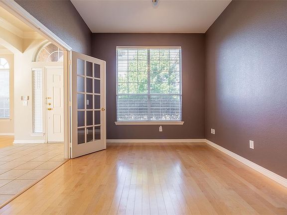 3rd image of 4552 Oak Shores Dr