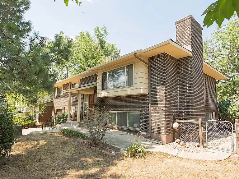 766 Mohawk Dr — Photo 2