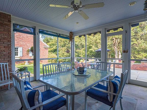 4th image of 18 Van Wyck Ln