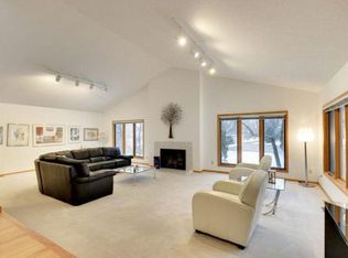 6402 Timber Rdg, Edina, MN 55439