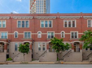 419 W Grand Ave #G, Chicago, IL 60654