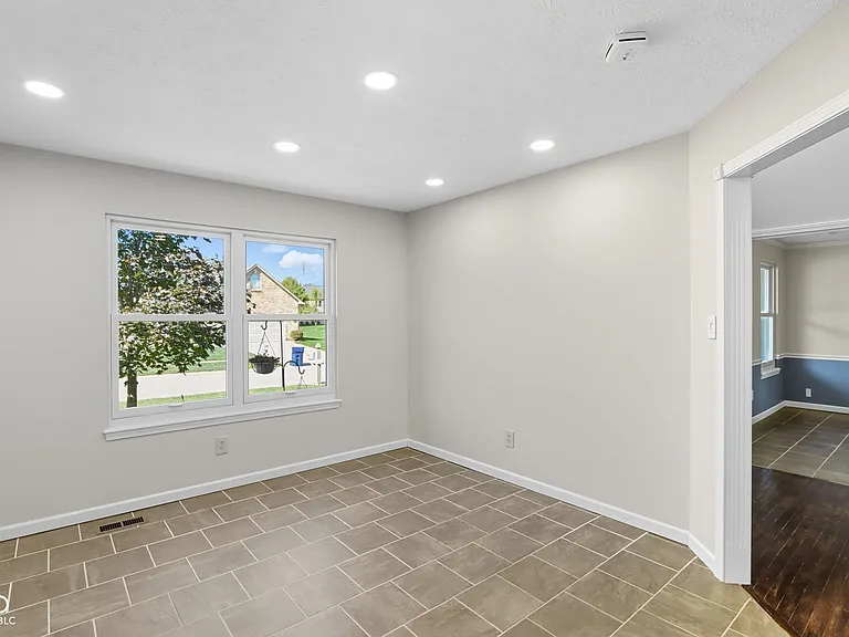 7975 Meadow Bend Cir — Photo 10