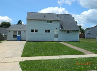 61 Granite Rd, Levittown, PA 19057