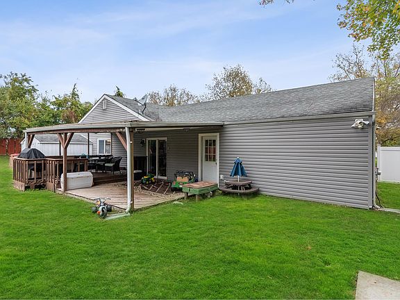 4th image of 96 Sequoia Dr