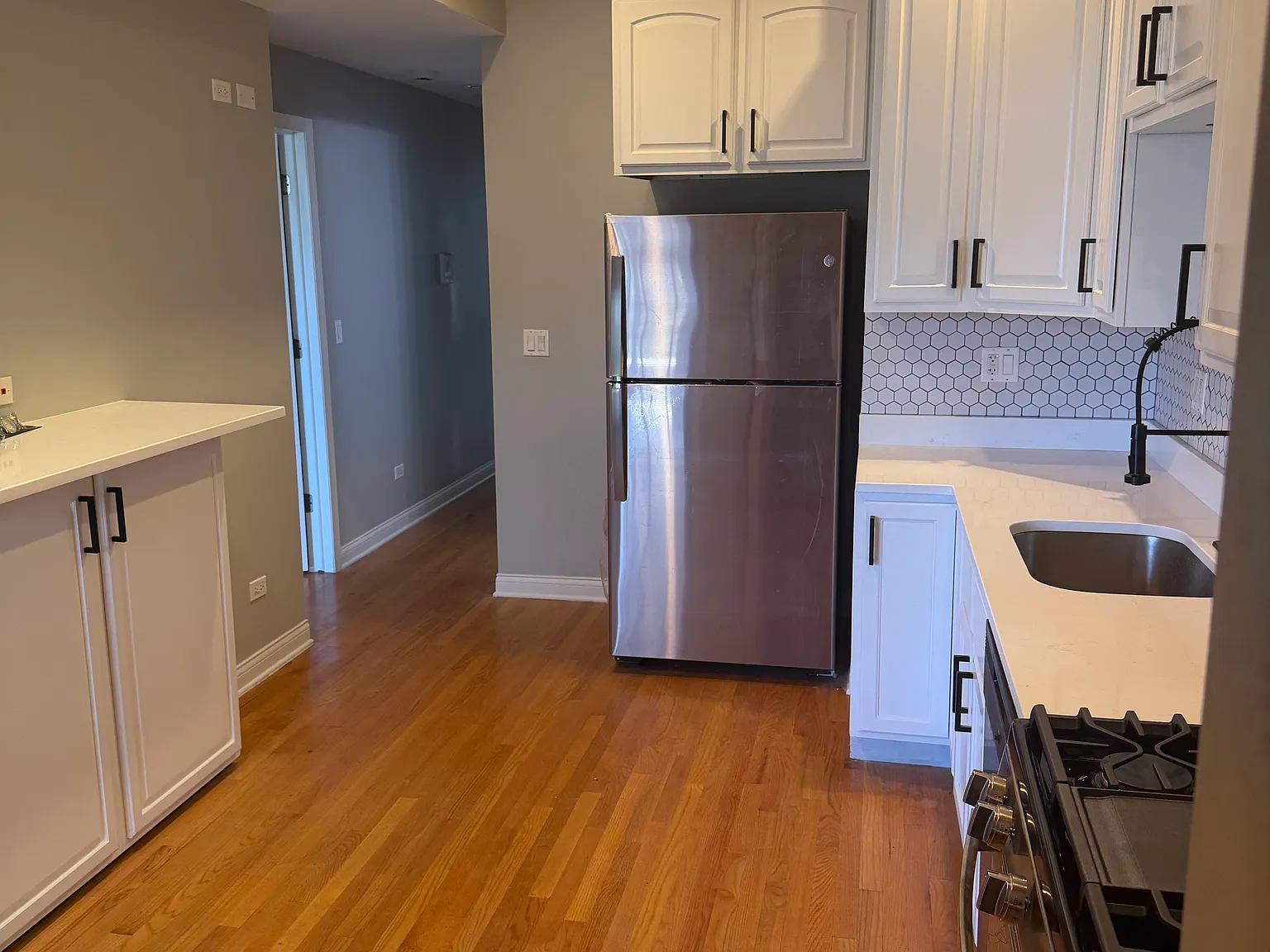 3 bed, 1200 sqft, $2,150 — Photo 2