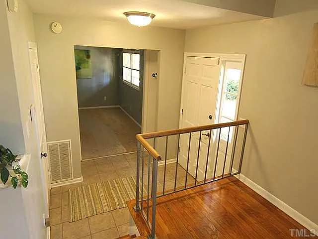 5 bed, 3.5 bath, 2126 sqft, $3,700 — Photo 2