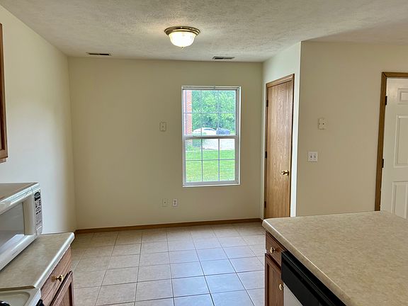 5th image of 708 Arcadia Dr #3