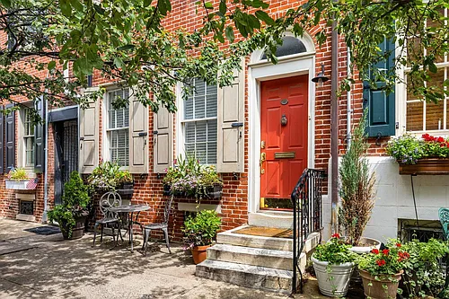 129A Bainbridge St Photo 1