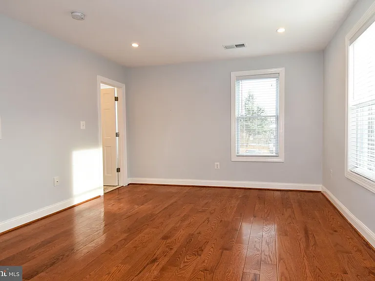 1117 Montello Ave NE — Photo 16