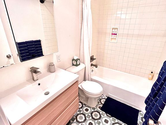 4th image of 4865 Saratoga Ave