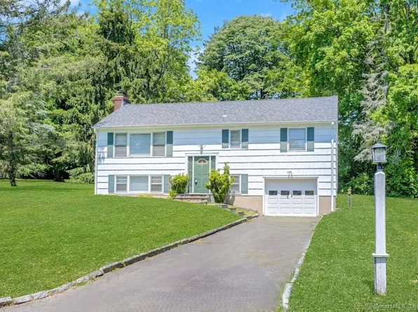 17 Soundview Road, Ridgefield, CT 06877