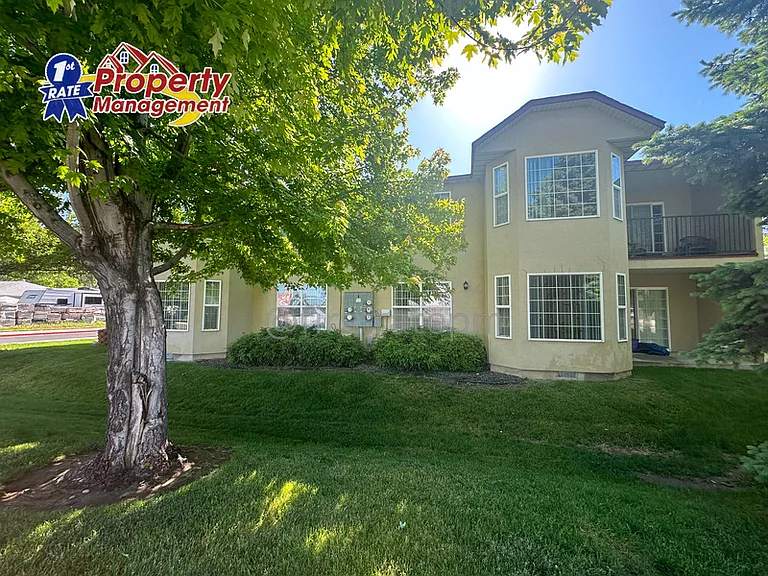 10042 W Garverdale Ln — Photo 1