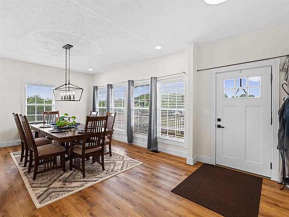 4th image of 35 Paxton Cir