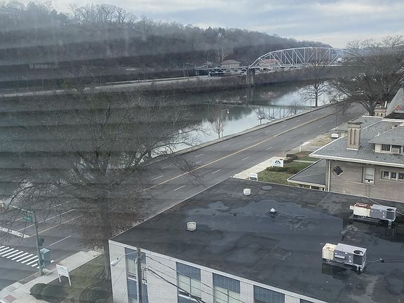 2nd image of 1202 Kanawha Blvd E APT 2C