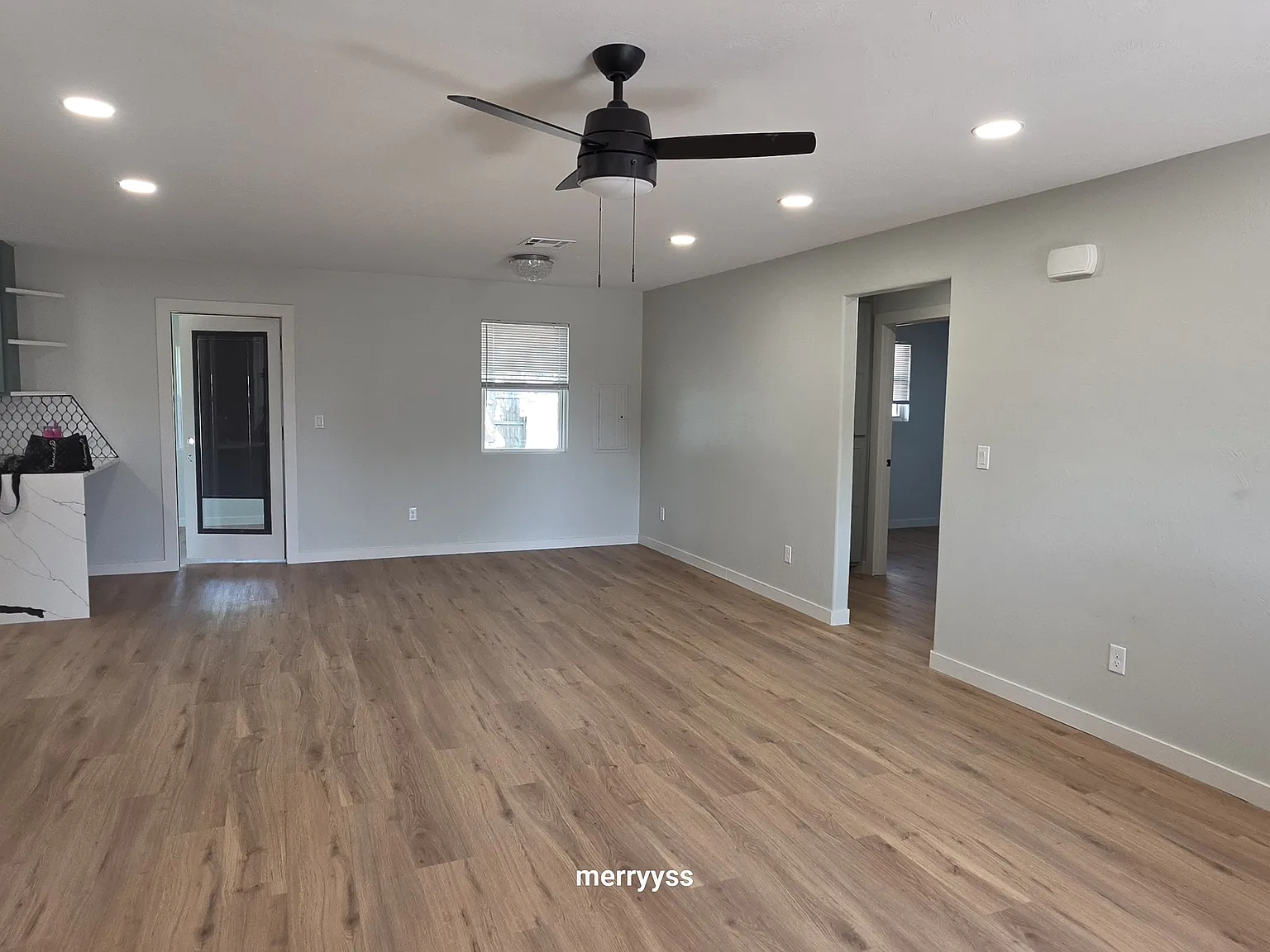 4 bed, 1500 sqft, $1,600 — Photo 2