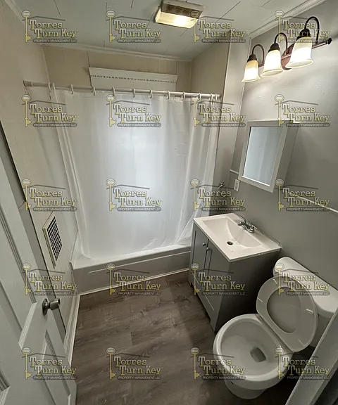 131 Baldwin St — Photo 8