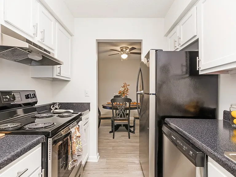 Willow Apartments — Photo 5
