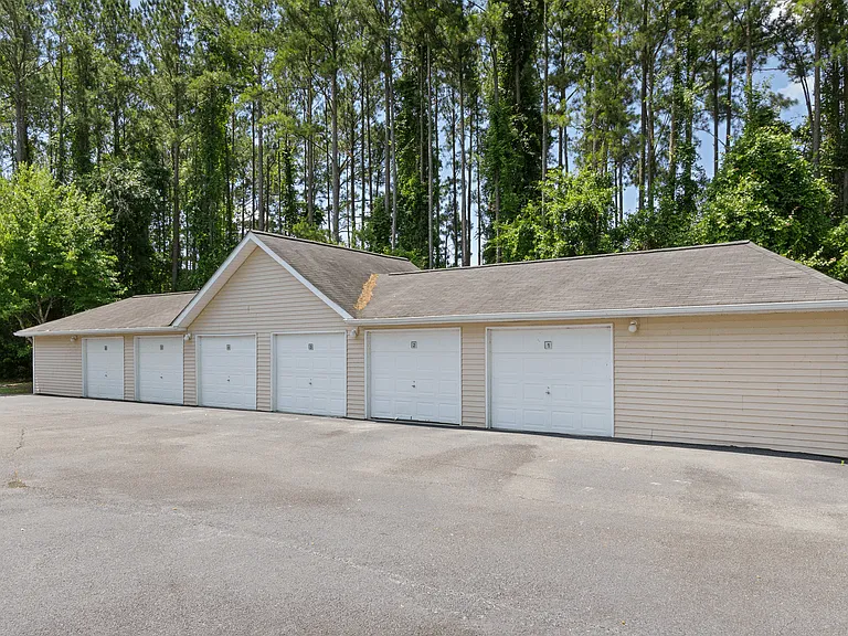 The Retreat at Grande Lake Apartments — Photo 16