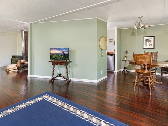 5th image of 20441 Stephen Dr NE