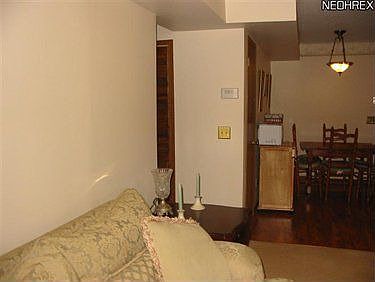 4th image of 7285 Farnham Dr