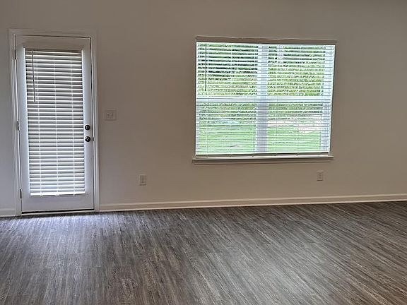4th image of 138 Towensend Ave