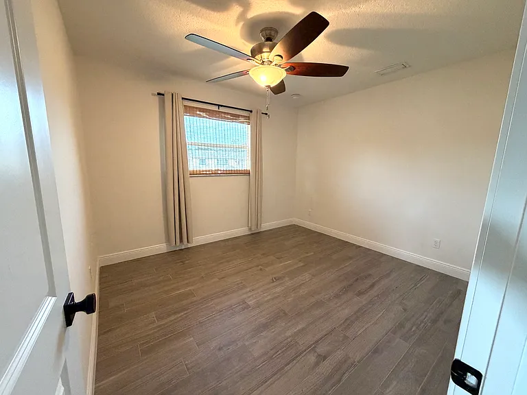 115 Hollyhock Dr — Photo 16
