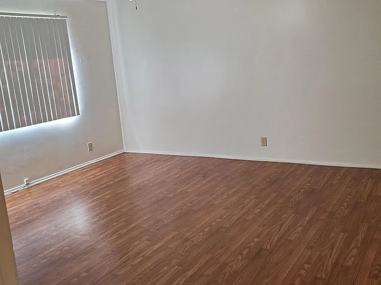 1366 Lafayette Rd — Photo 27