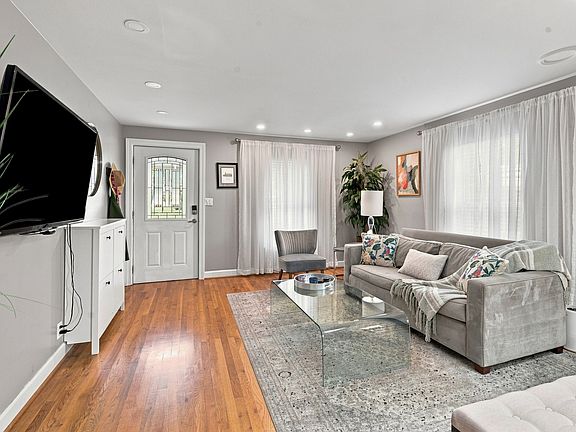 4th image of 4207 Nevada Ave