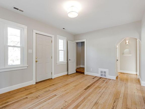 3rd image of 209 W Laburnum Ave