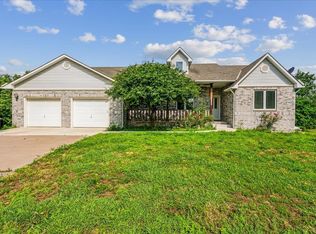 1102 E Rainbow Ct, Towanda, KS 67144