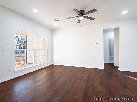 4th image of 200 W Townsend Ave