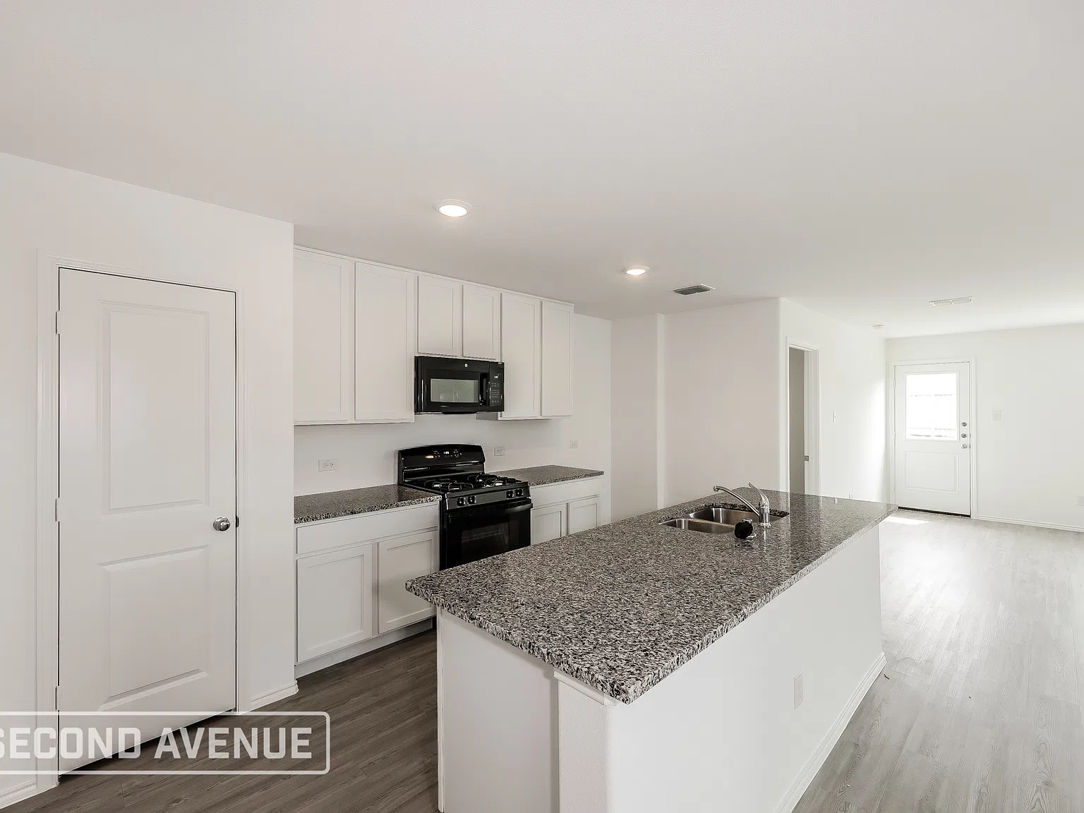 4 bed, 2.0 bath, 1784 sqft, $2,349 — Photo 4