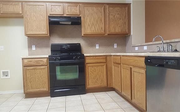 3rd image of 9512 Castle Pines Dr