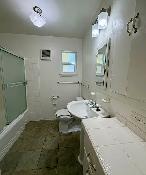 2040 Wellesley St #2040 — Photo 22